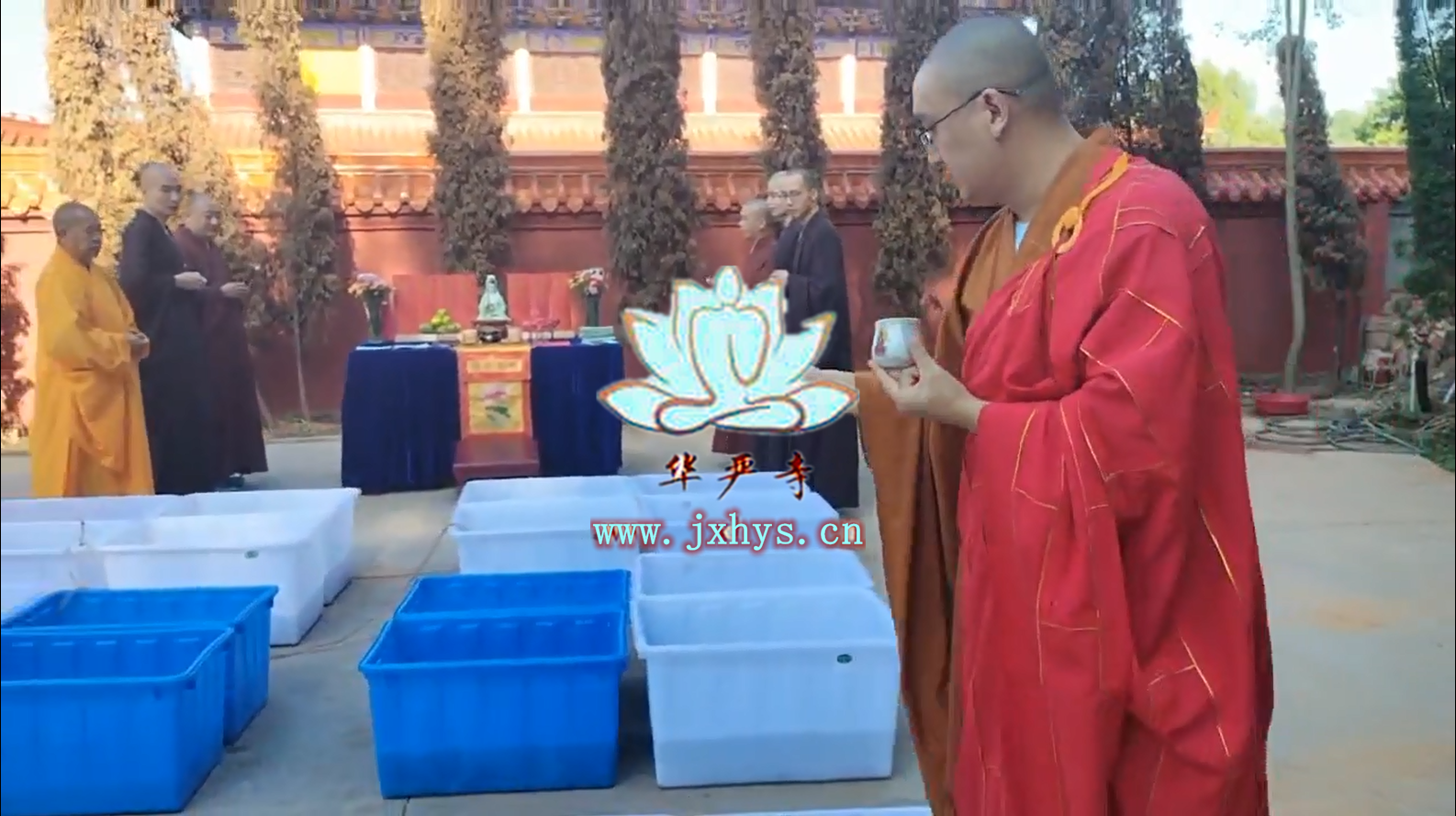 百瑞彩票5988第26期放生、拜月、供灯祈福法会圆满